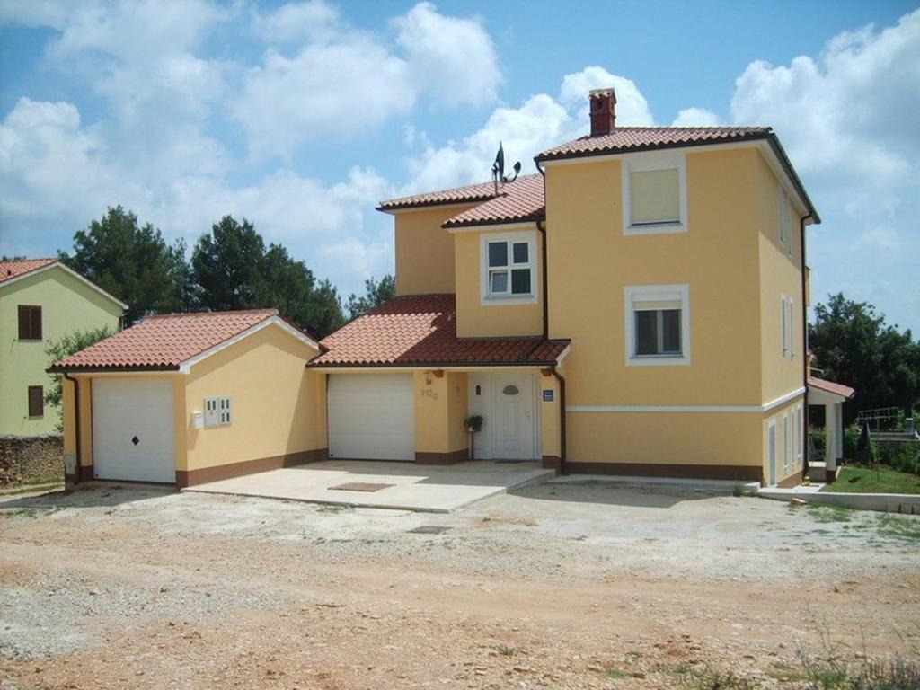 Appartement 4 *